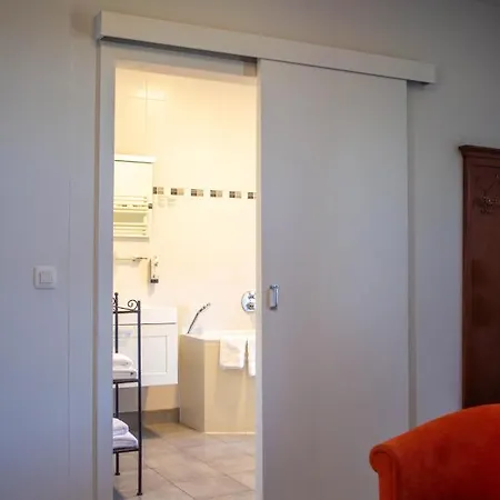 Hof De Draeck 3* טובן